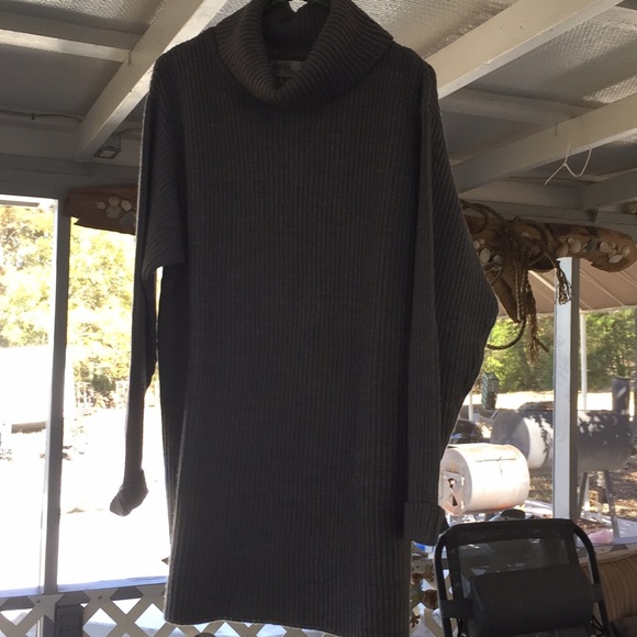 Long Gray sweater - Picture 3 of 4